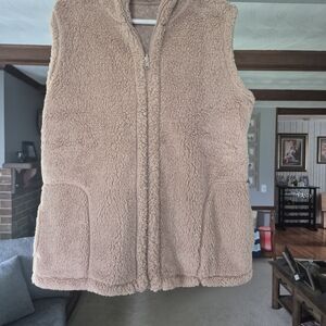 Cuddl Duds Beige Sherpa Fleece Vest